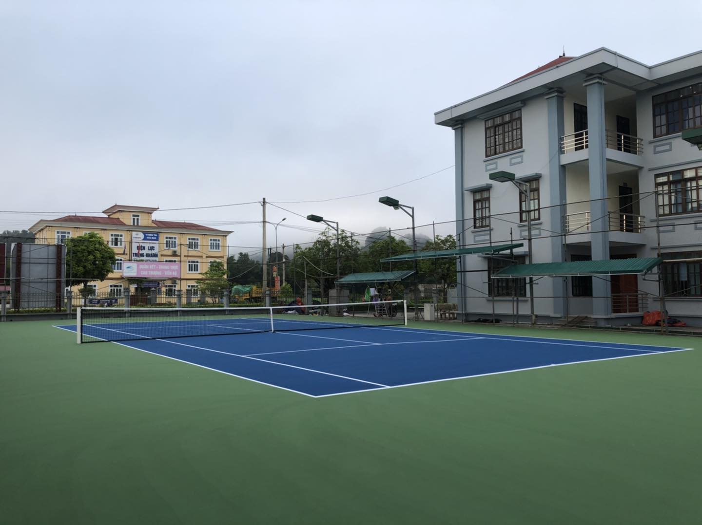 thiet-ke-san-tennis