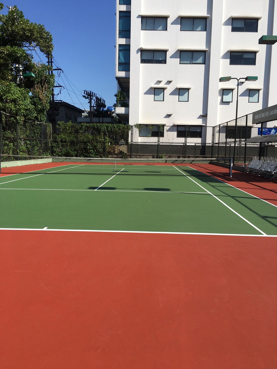 Các khu vực của một sân tennis