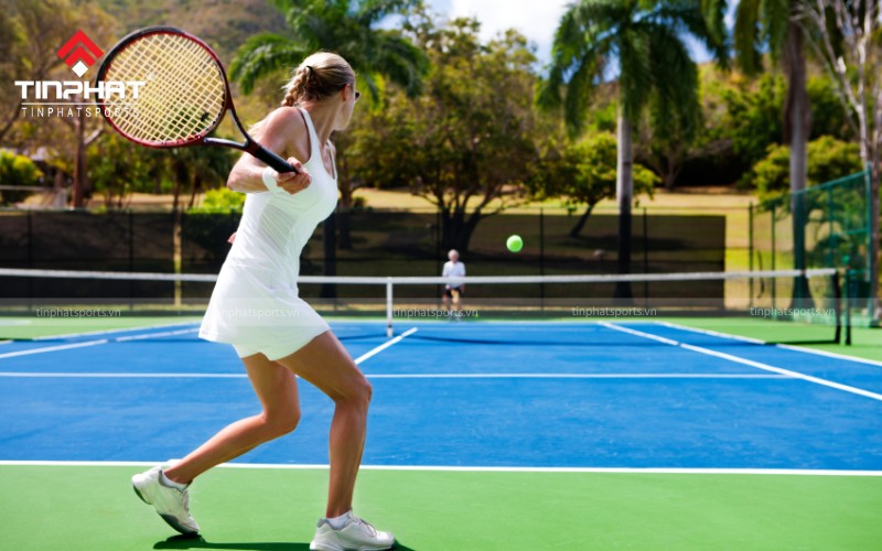 Để giao bóng hiệu quả và ghi điểm trong tennis, bạn cần nắm vững 3 kỹ thuật giao bóng cơ bản