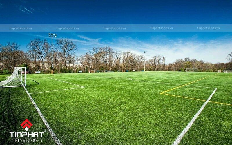 Diện tích sân bóng đá thường có diện tích từ 2000m² đến 4125m²