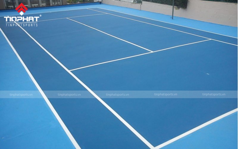 Sân tennis nhựa tổng hợp là loại sân được làm từ các vật liệu nhựa tổng hợp chất lượng cao