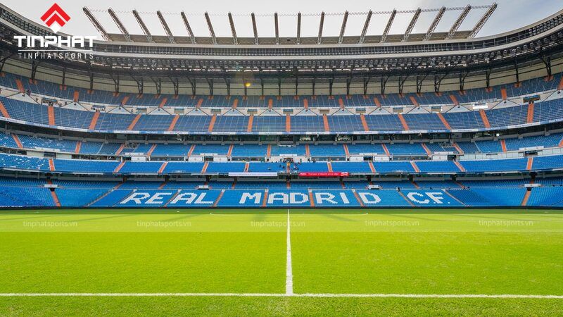 Sân vận động Santiago Bernabeu đang là một trong những sân bóng có mặt cỏ tự nhiên đẹp nhất