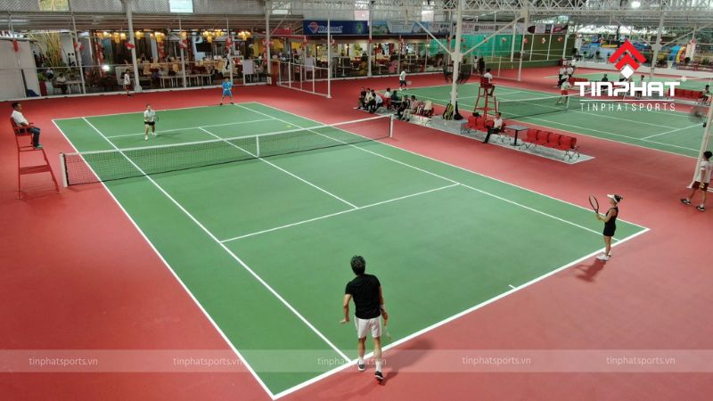 Hệ thống chiếu sáng cho sân tennis cần đảm bảo ánh sáng lan tỏa đầy đủ và đồng đều