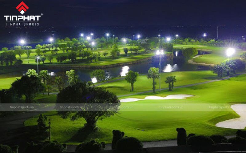 Nên chú ý đến hệ thống điện sân golf, phải đảm bảo tiêu chuẩn có khả năng chống bụi và nước mưa