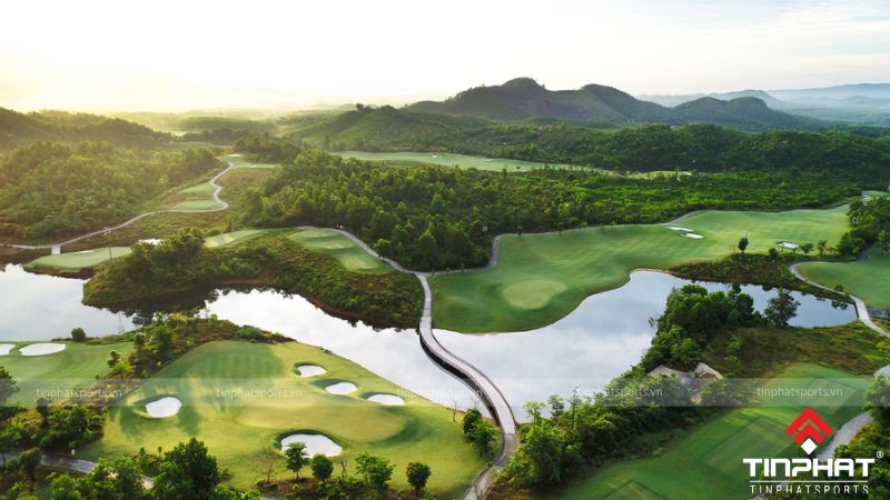 Tọa lạc trên đỉnh núi Bà Nà, Sân Ba Na Hills Golf Club là một tuyệt tác kiến trúc và cảnh quan