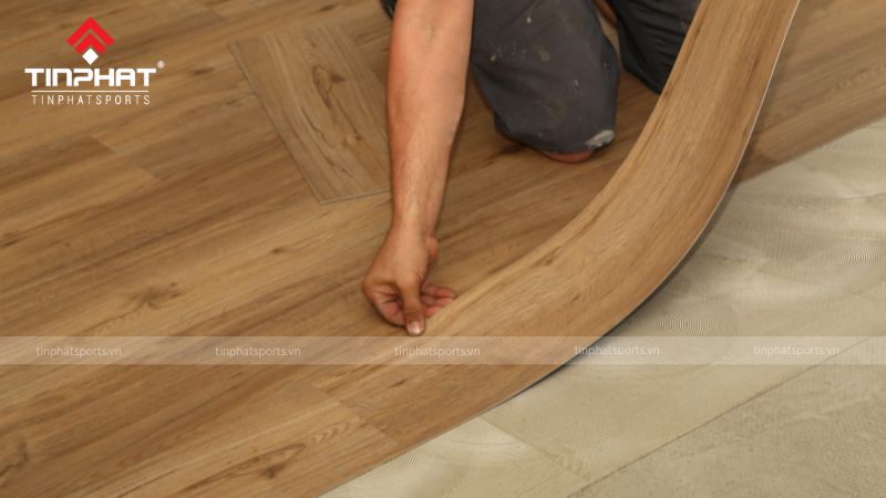 Cách xử lý keo sàn vinyl khi lắp đặt sàn mới