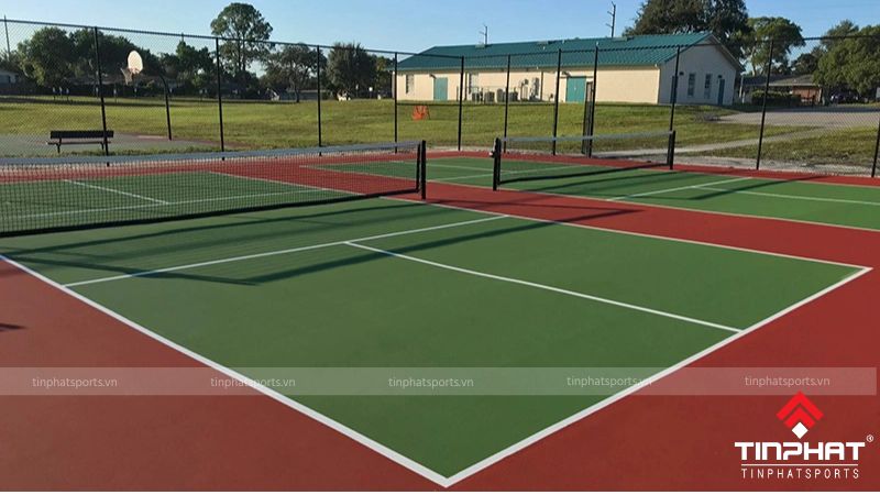 Lựa chọn vật liệu sân Pickleball cần cân nhắc ngân sách, điều kiện thời tiết và mục đích sử dụng