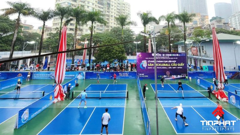 Ngoài ra, khi thi công sân Pickleball, chúng ta cần lưu ý hệ thống chiếu sáng, hệ thống thoát nước