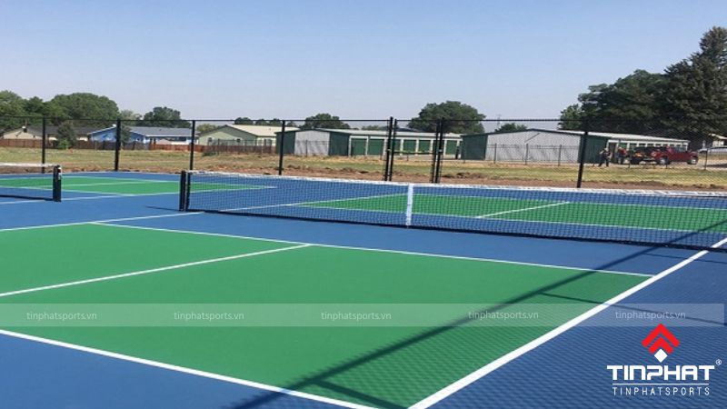 Ngoài Polyurethane và bê tông, một số vật liệu khác cũng được sử dụng để làm sân Pickleball