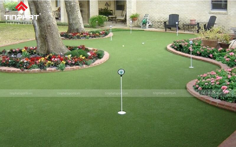 Sân tập golf kết hợp tiểu cảnh giúp tạo không gian thư giãn tuyệt vời