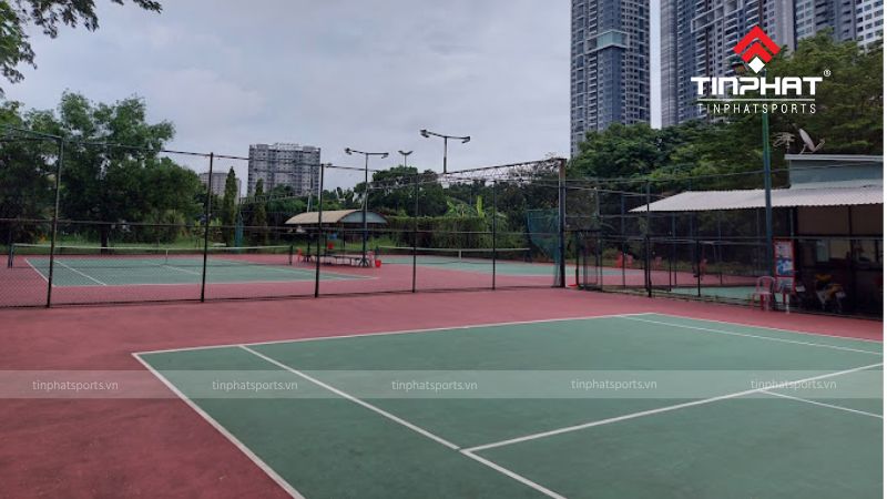 Sân tennis City View WeSport sở hữu cơ sở vật chất hiện đại, đáp ứng tốt nhu cầu tập luyện