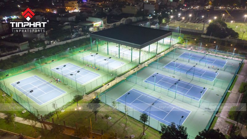 Sân Tennis Celadon cung cấp các tiện ích đi kèm như phòng thay đồ tiện nghi, khu vực nghỉ ngơi sang trọng