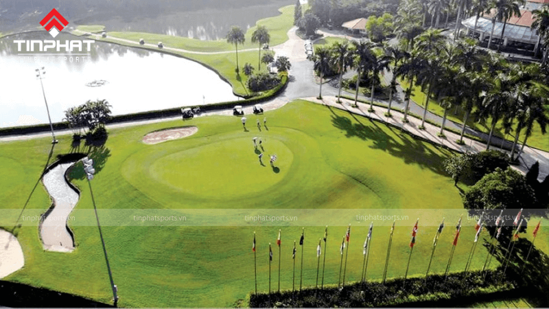 Sân golf Đồng Mô có địa hình đa dạng