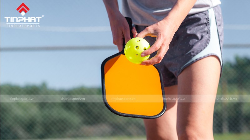 Luật giao bóng Pickleball là gì