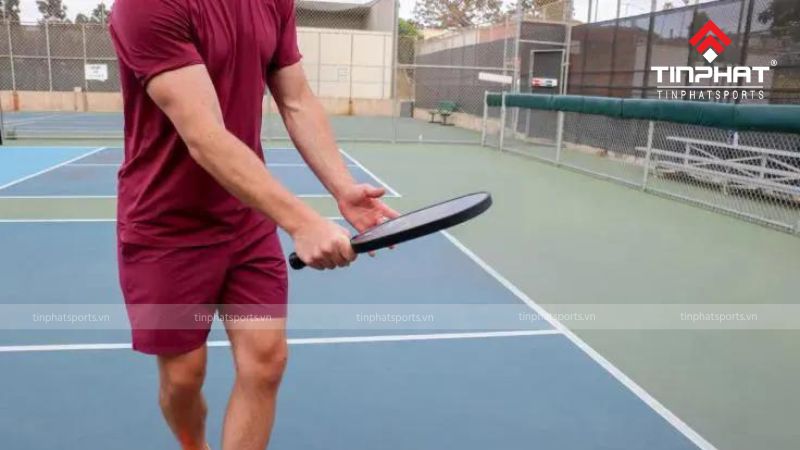 Cách cầm vợt Pickleball kiểu Semi-Western Grip