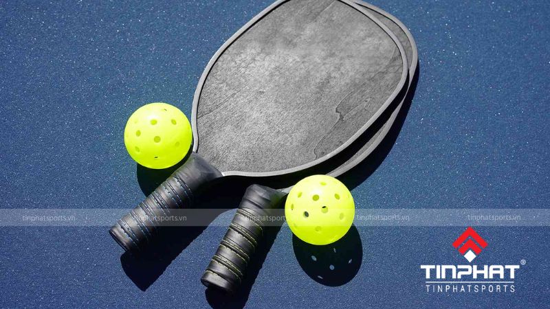 Vợt pickleball là dụng cụ không thể thiếu để chinh phục môn thể thao đầy năng động và thú vị này