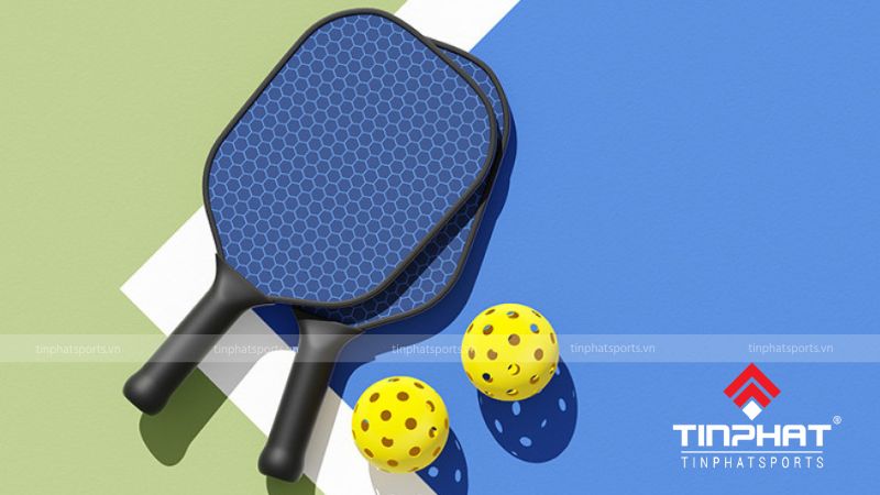 Vợt pickleball thường có trọng lượng từ 6 đến 9 ounces (tương đương 170 đến 255 gram)