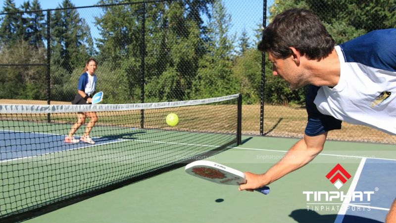 Để chọn vợt pickleball phù hợp, đừng ngần ngại tham khảo ý kiến từ huấn luyện viên hoặc người chơi kinh nghiệm