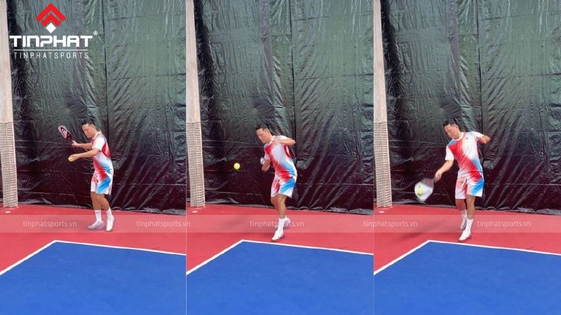 Tư thế giao bóng pickleball