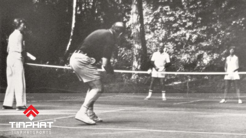 Pickleball, được phát minh vào năm 1965 tại đảo Bainbridge, Washington, ban đầu chỉ là một trò chơi giải trí trong gia đình