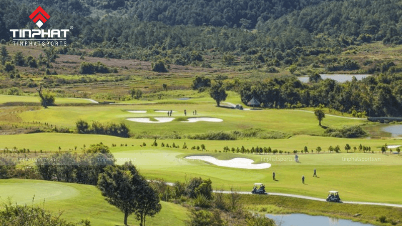 Sân golf Dalat at 1200 Golf Club nằm tại thành phố Đà Lạt