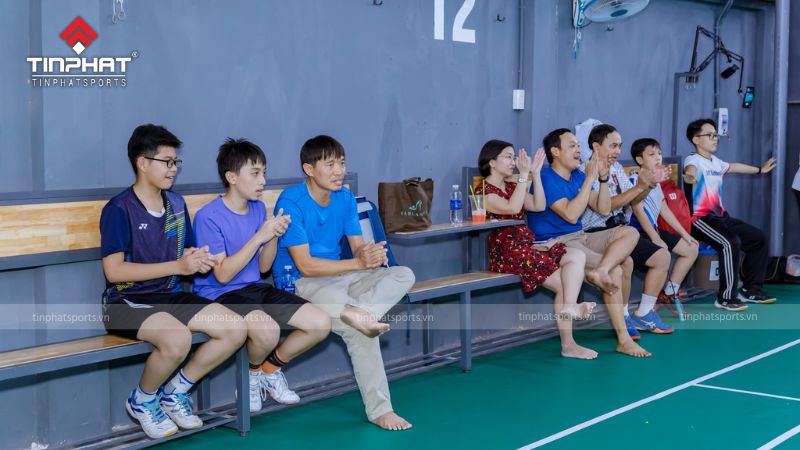 Khu vực dành cho cổ động viên khi đến sân cầu lông Be Badminton