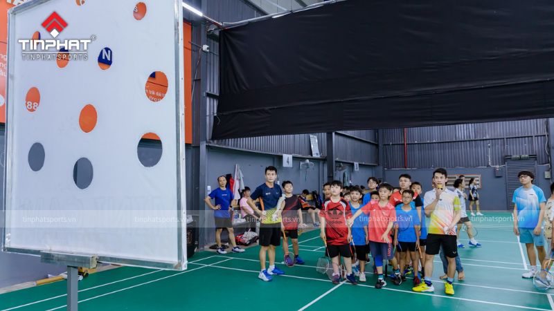 Khu vực nghỉ ngơi thiết kế thoải mái tại Be Badminton