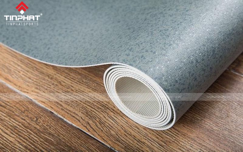 Sàn Vinyl là loại vật liệu lát sàn được sản xuất từ nhựa tổng hợp Polyvinyl clorua (PVC) - một loại nhựa dẻo dai