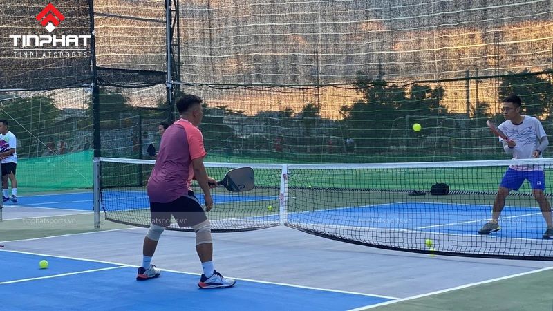 Không chỉ dừng lại ở những buổi chơi tự do, cộng đồng Pickleball Cần Thơ còn sôi nổi tổ chức nhiều hoạt động thú vị