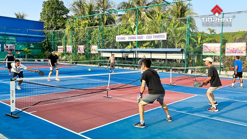 Ngoài chất lượng sân tốt sân Thới An còn có không gian nghỉ ngơi thoáng mát, đầy đủ dịch vụ 