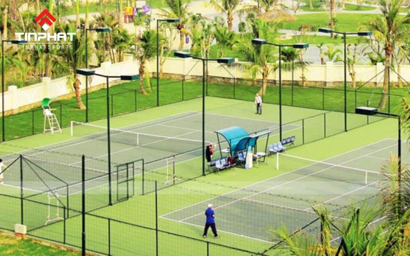 Sân tennis cỏ nhân tạo