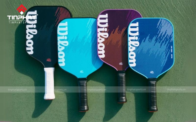 vợt pickleball Wilson còn ghi điểm với thiết kế hiện đại và đẹp mắt