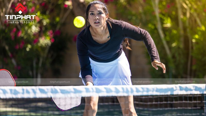 Được phép giao bóng kiểu nào trong Pickleball?