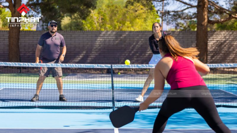 Giới thiệu về bóng xoáy trong Pickleball