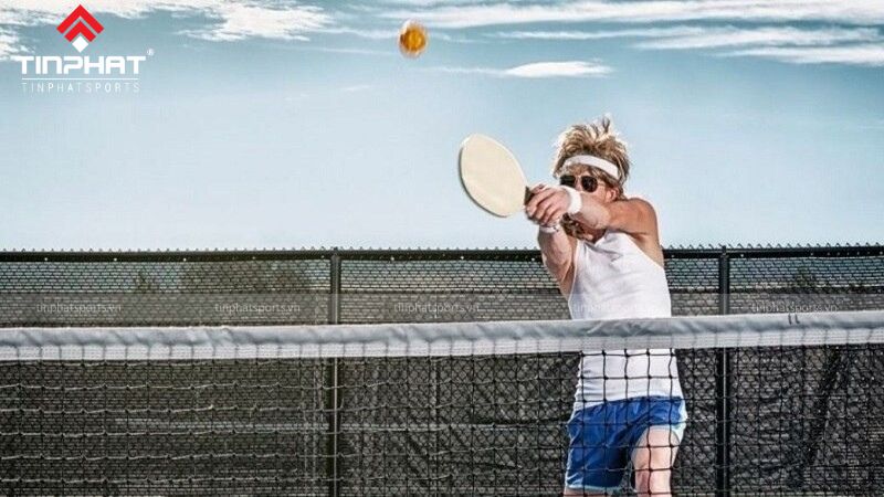 Hoàn thiện cú volley pickleball trái tay đúng cách giúp bạn nhanh chóng trở về tư thế sẵn sàng