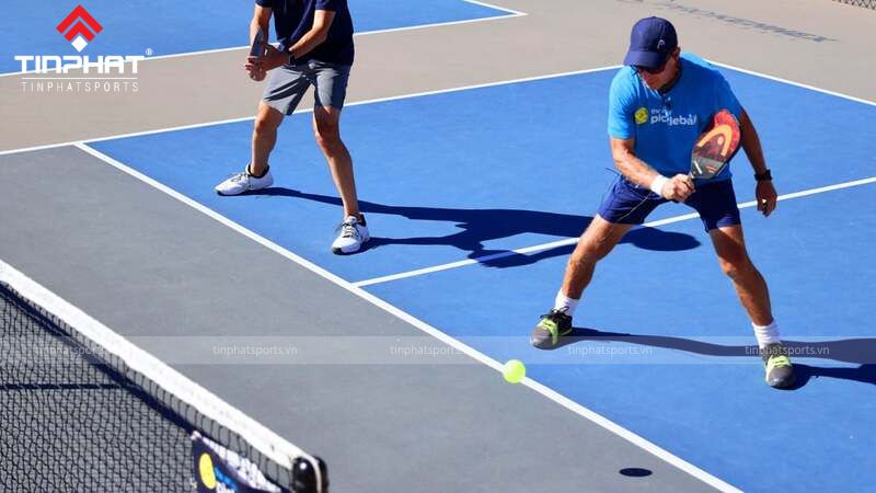 Backhand Pickleball Flick: Bí mật cho những cú đánh bất ngờ