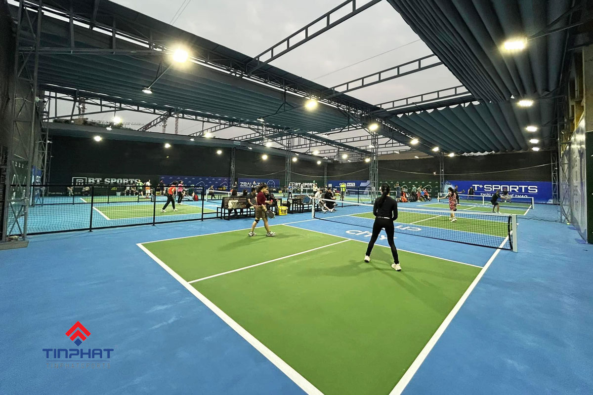 Mau sân pickleball xanh trắng