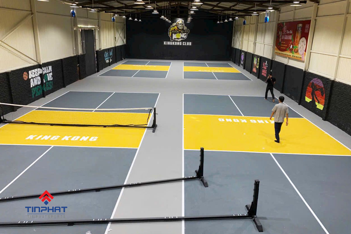 Thi công sơn sân pickleball trong nhà