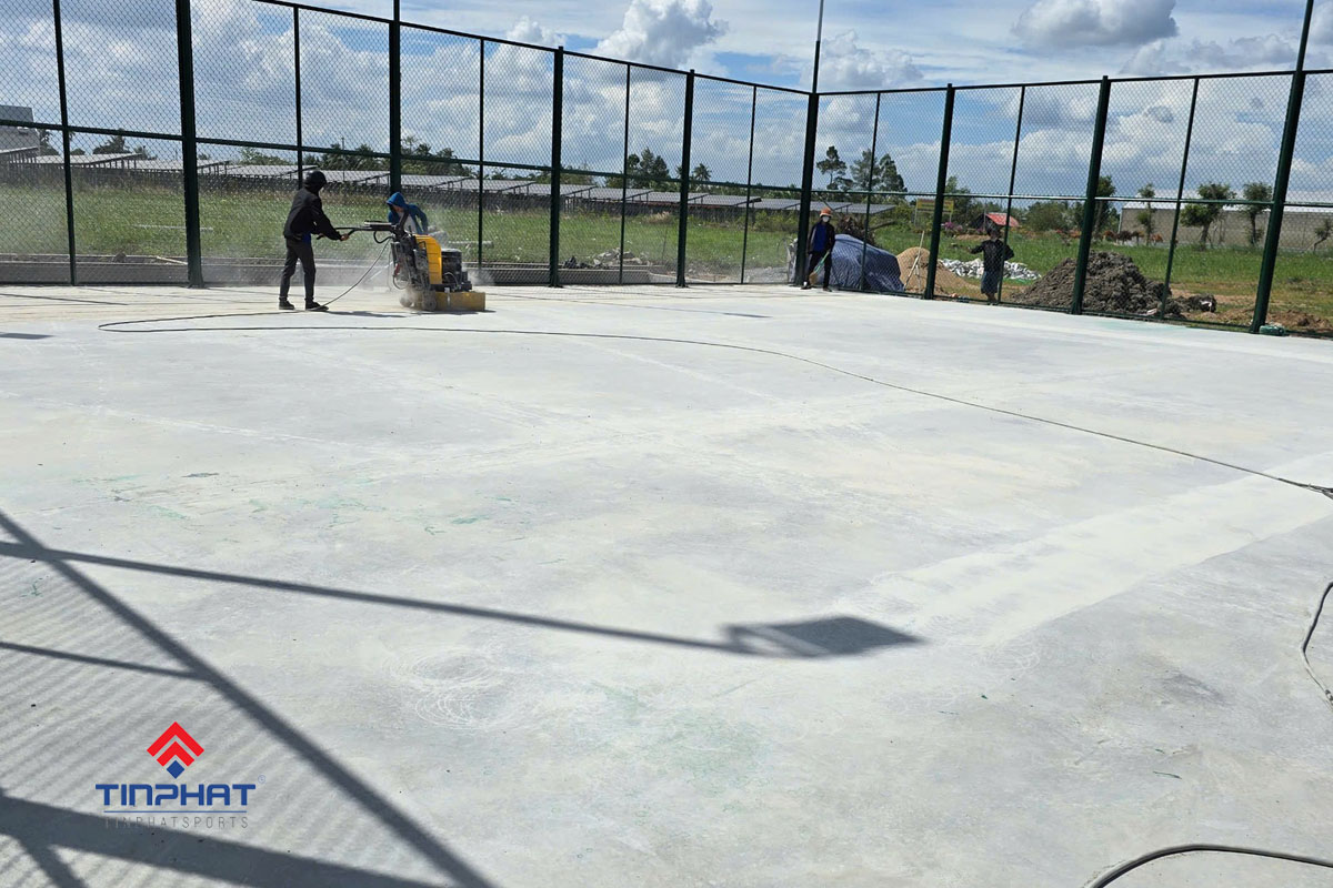 Xử lý nền sân pickleball ngoài trời