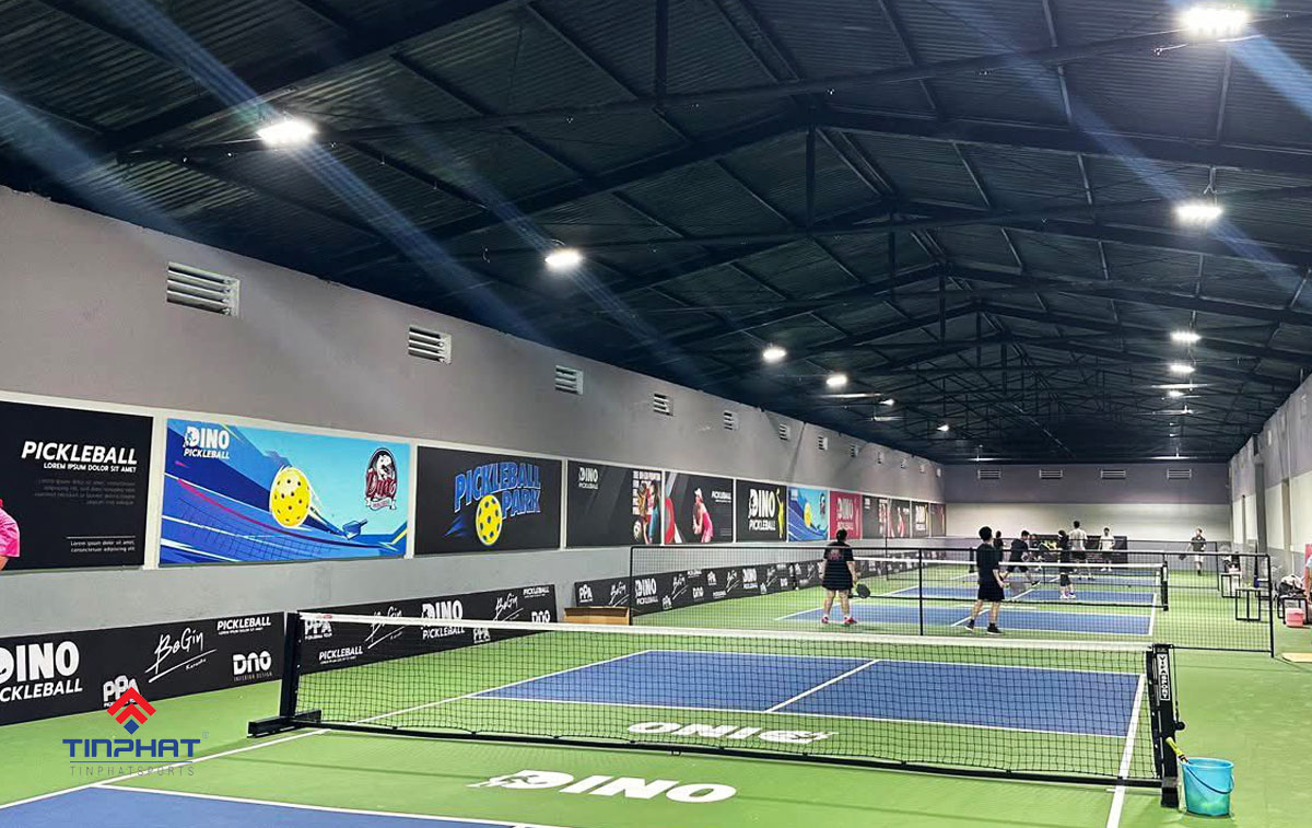Kinh doanh sân pickleball: Chi phí, lợi nhuận, hoàn vốn 4 Hệ thống đèn chiều và trang thiết bị phụ trợ