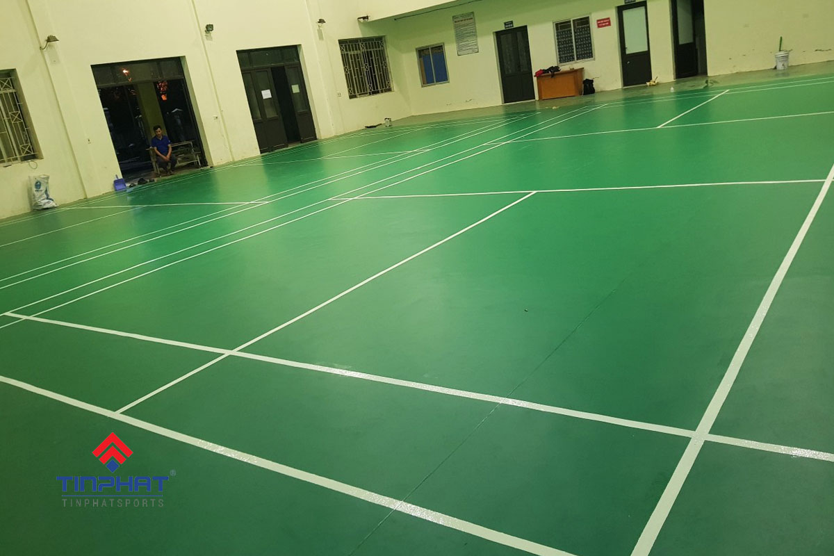 thi cong san cau long